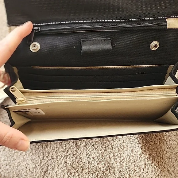 Sherpani Elements Collection Wristlet - Picture 9 of 16